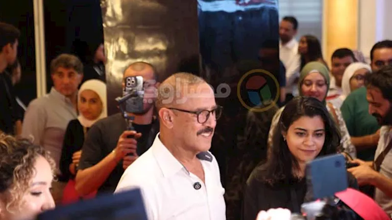 بالصور| وصول أشرف عبدالباقي وابنته زينة عرض “ولد بنت شايب”