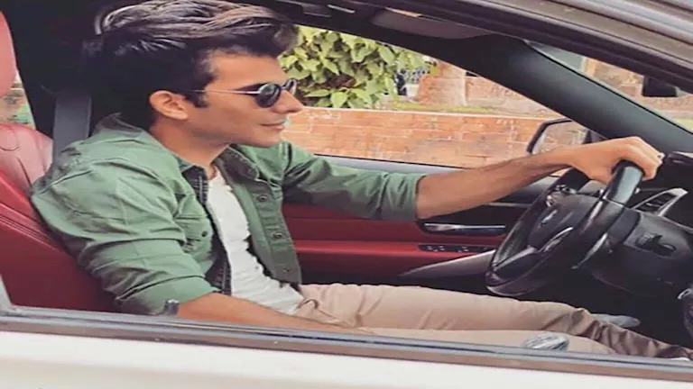 “زيزو وفتوح وإمام أبرزهم” .. 15 صورة لسيارات لاعبي الأهلي والزمالك الف