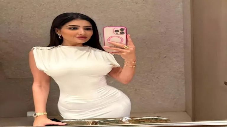 بفستان أبيض.. مي عُمر تخطف الأنظار والجمهور: “أجمل واحدة”