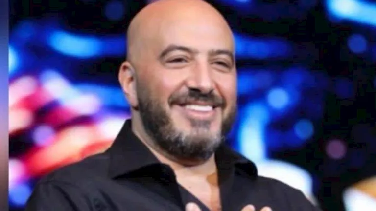 بالصور| مجدي الهواري يحتفل بفوز الأهلي بـ”فطيرة حسين الشحات