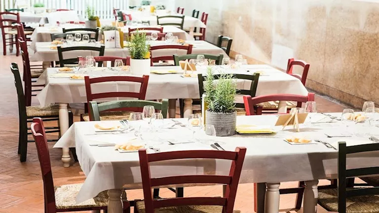 أغرب طرق المطاعم لتقديم الأكل حول العالم.. لن تتوقعها