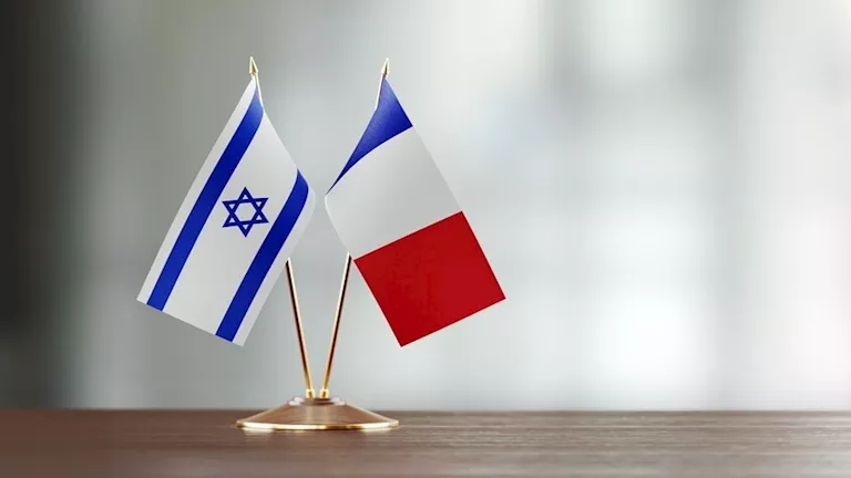 اتهامات بين وزيري الخارجية الإسرائيلي والفرنسي على السوشيال ميديا.. ما