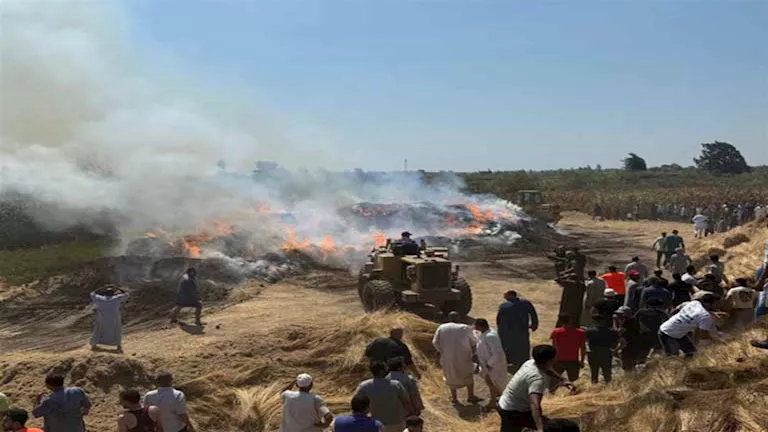 حريق هائل يلتهم مصنع كتان في كفر العزيزية بالغربية (صور)