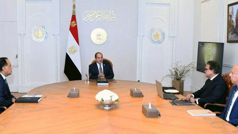 تنظيم المنشآت الطبية الخاصة ومد التأمين الصحي الشامل.. توجيهات رئاسية