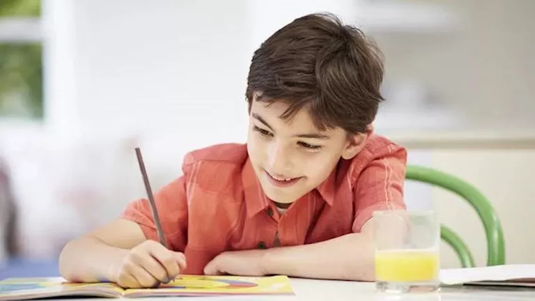 4 طرق تدعم صحة دماغ طفلك خلال المذاكرة