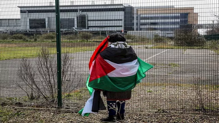 بسبب مظاهرات داعمة لغزة.. شركة أسلحة إسرائيلية تُغلق منشأة لها في بريط