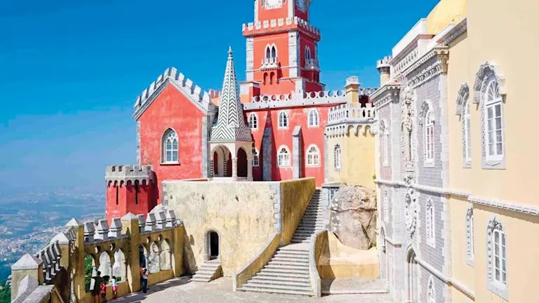 “هندسة معمارية خلابة”.. 10 صور لأجمل قصور في العالم