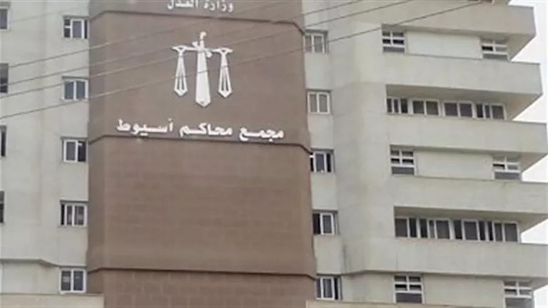 “بيت الجريمة”.. اعترافات صادمة لمتهم حوّل منزله وكرًا للمخدرات بأسيوط