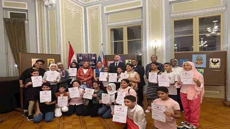 تراث مصر يلتقي الماتريوشكا.. معرض فني في البيت الروسي بالإسكندرية (صور