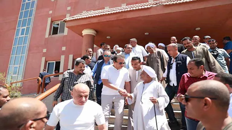 جولة ميدانية لوزير الصحة بقنا لمتابعة الخدمات والمستشفى الجديد (صور)