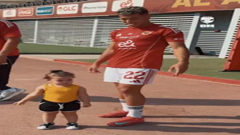 10 صور وفيديو لابنة إمام عاشور من مران الأهلي