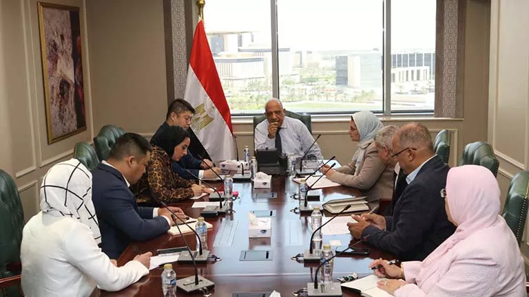 وزير الكهرباء يبحث مع “صن ريف سولار” الصينية التعاون بمجالات الطاقة ال