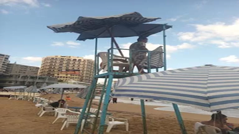 7 أيام على الرملة فقط.. استمرار منع نزول البحر بشواطئ غرب الإسكندرية –