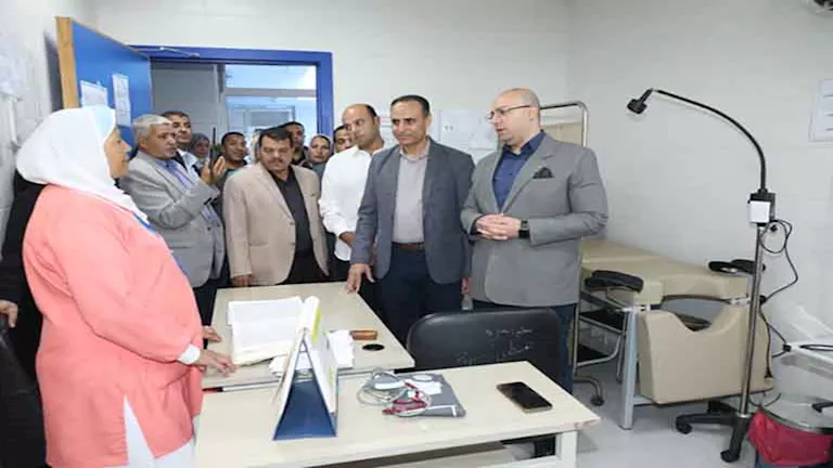 محافظ بني سويف يتفقد انتظام العمل بوحدة طب الأسرة بقرية السلطاني