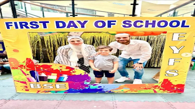 محمد عنتر ينشر صور مع زوجته بعد ارتدائها الحجاب