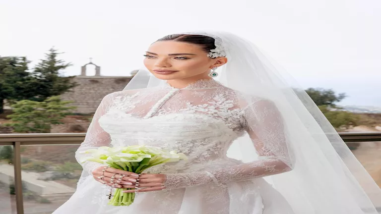 بإطلالة ملكية.. داليدا خليل تخطف الأنظار في حفل زفافها