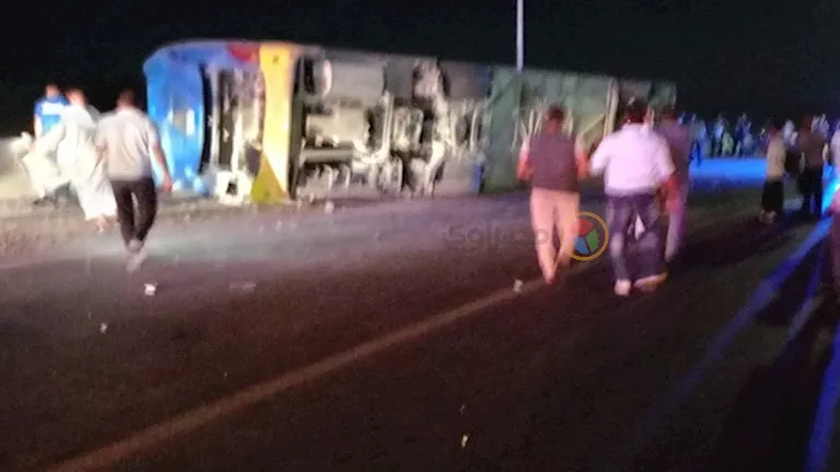 ننشر أسماء مُصابي حادث انقلاب أتوبيس بالطريق الصحراوي في الأقصر- تفاص