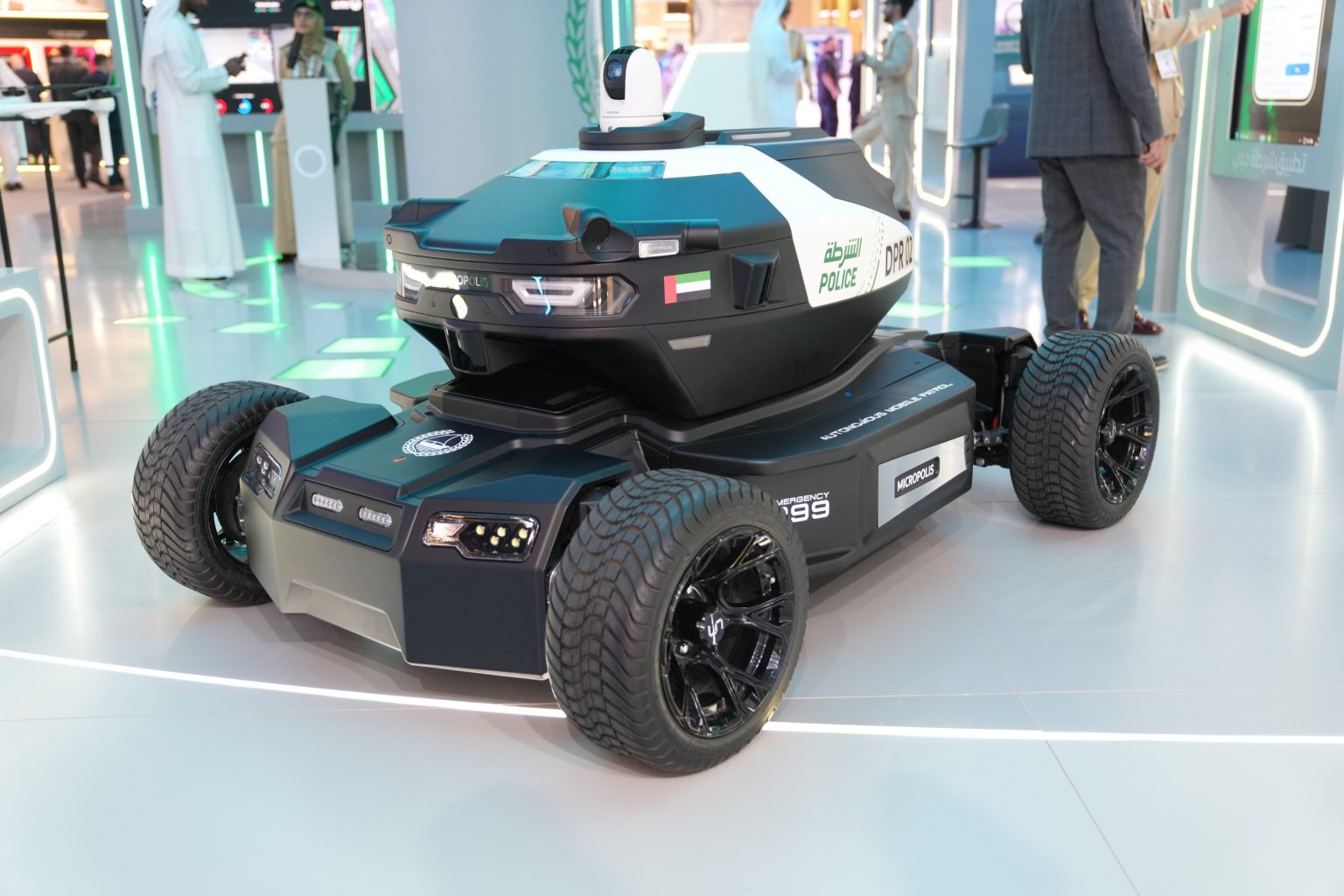 شرطة دبي تطلق الدورية الروبوتية “DPR 02” ذاتية القيادة
