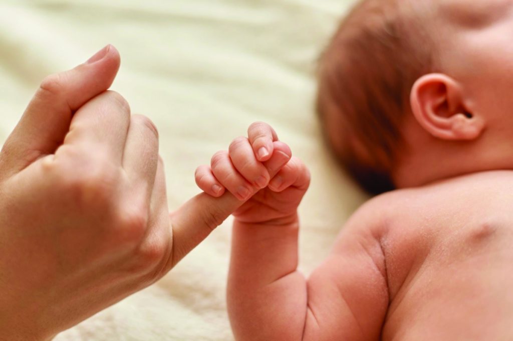 3 شروط لحصول المواطنات العاملات في القطاع الخاص على دعم إجازة الأمومة