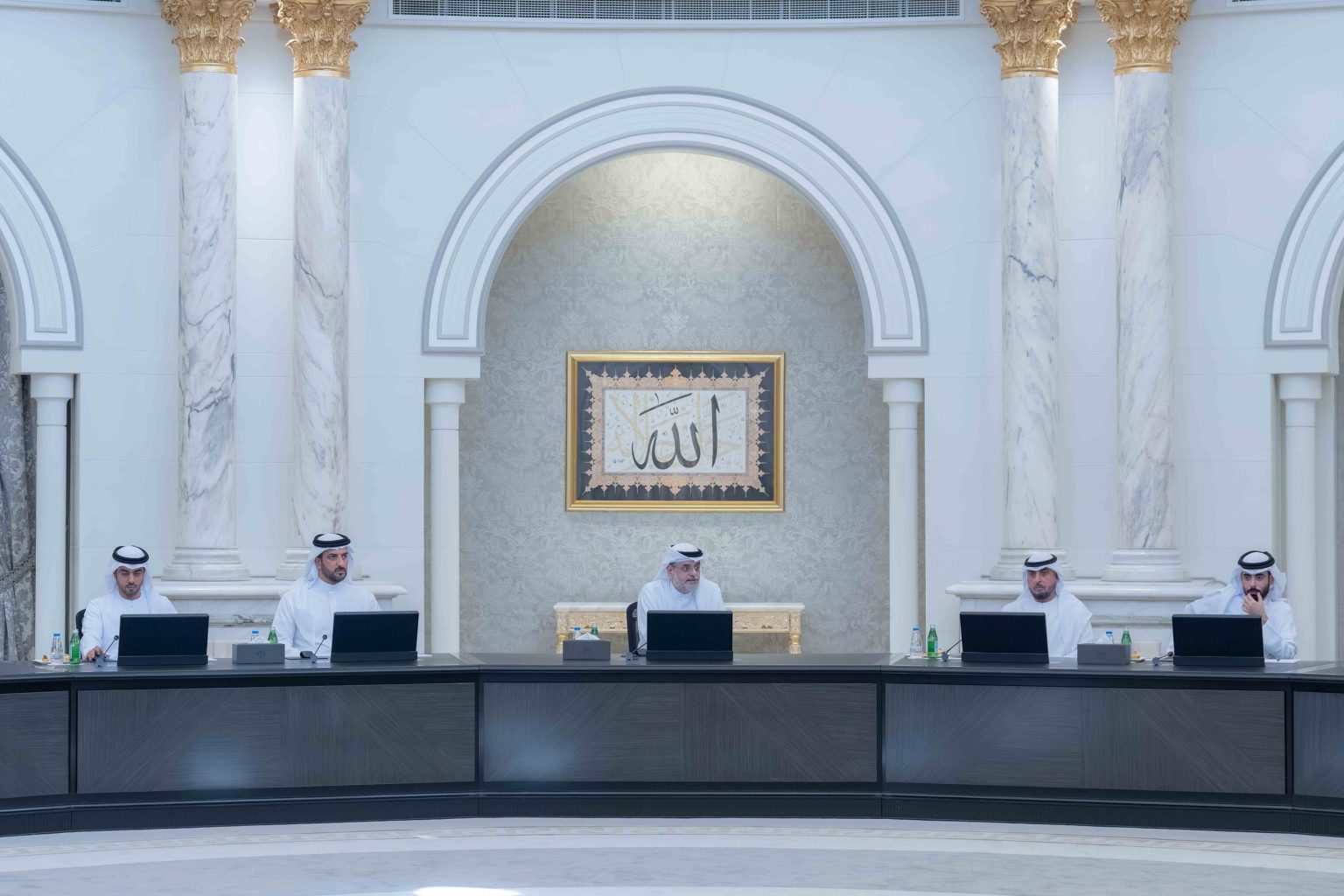 برئاسة ولي العهد .. “تنفيذي الشارقة” يحول قروض 113 أسرة مستفيدة من الدعم السكني إلى منح