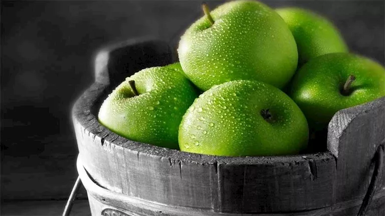 مفاجأة.. هذا ما يحدث لجسمك عند تناول التفاح الأخضر