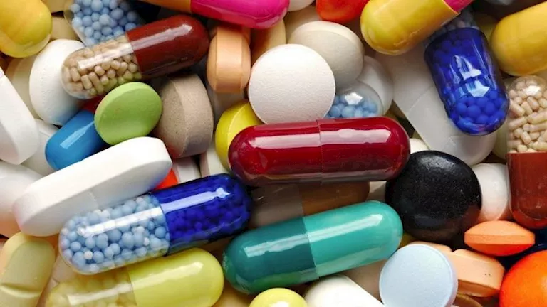 والدة مصطفى كامل آخر المتضررين.. مخاطر تناول دواء منتهي الصلاحية