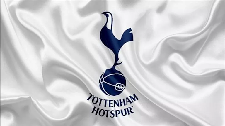 هل قصد توتنهام توجيه رسالة للأهلي بمناسبة مدربه الجديد؟