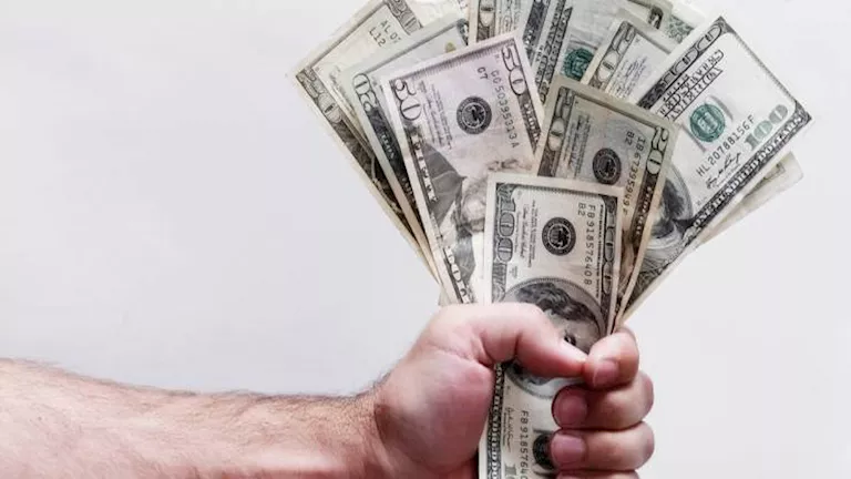 احذر من مكالمات الاحتيال.. رجل يفقد ثروته خلال دقائق