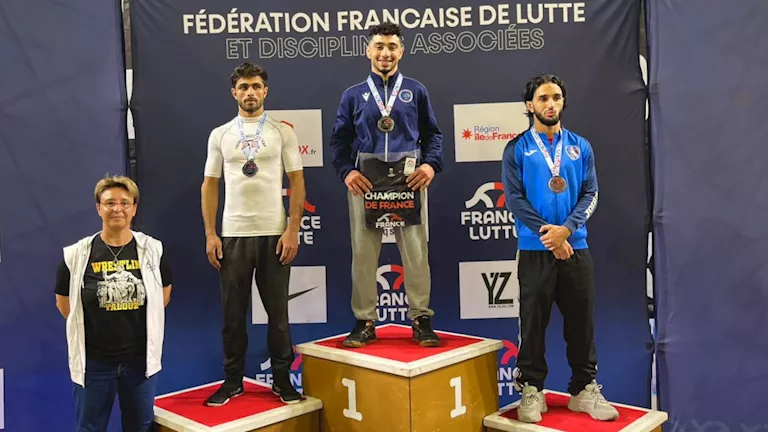 بطل العالم لمصارعة الشباب يكشف أسباب تمثيله فرنسا بدلًا من مصر |خاص