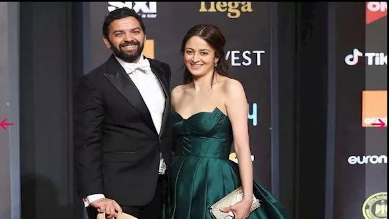 بالصور.. لقطات أثارت الجدل على السجادة الحمراء بمهرجان الجونة السينمائ