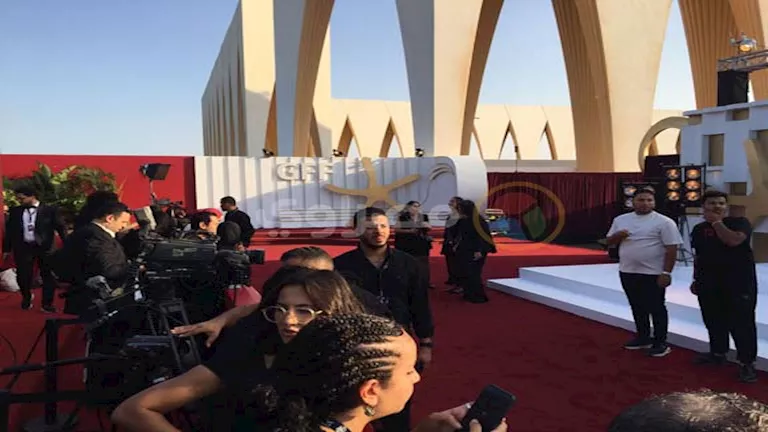 10 صور من التجهيزات النهائية لحفل افتتاح مهرجان الجونة السينمائي 2025