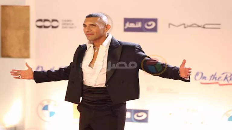 قميص حسن أبو الروس بالكرانيش وبدلة تامر حبيب بالخرز .. إطلالات غريبة أ