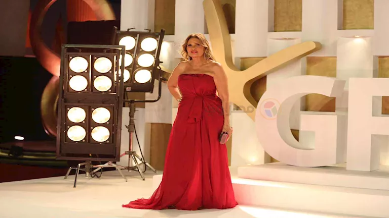 يسرا بإطلالة كاجوال في فعاليات ثالث أيام الجونة