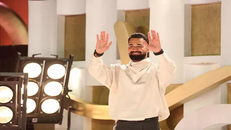 أحمد حاتم بإطلالة جذابة وأنيقة في ثالث أيام الجونة