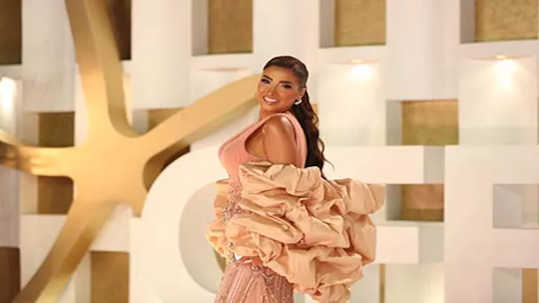 “فستان طويل ومنفوش”.. 10 صور لـ روجينا تظهر بإطلالة غريبة في مهرجان ال