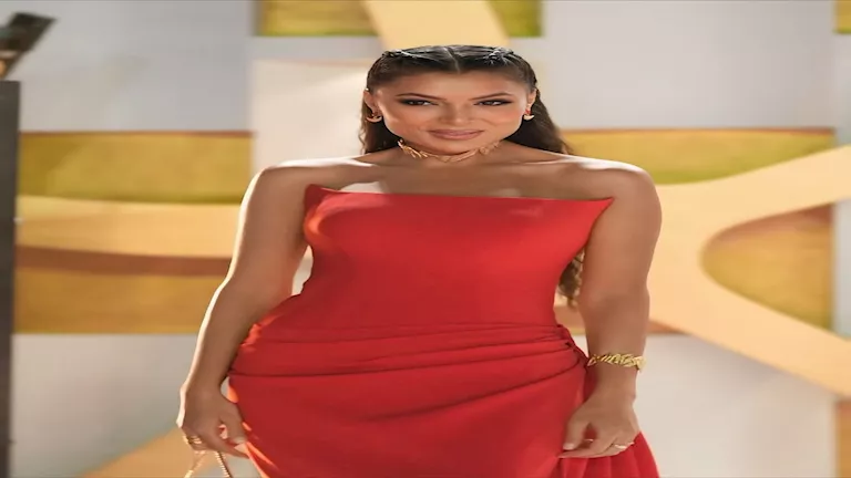 بسمة داوود تتألق بالأحمر على السجادة الحمراء في مهرجان الجونة