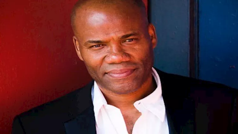 المخرج العالمي مايكل إدواردز يوجه رسالة لصناع فيلم “نصيب” بمناسبة انطل