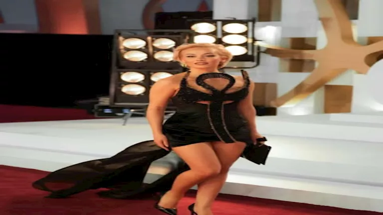 أثارت الجدل بـ لوك مارلين مونرو.. 15 صورة لـ أبرز إطلالات لولا سوليا