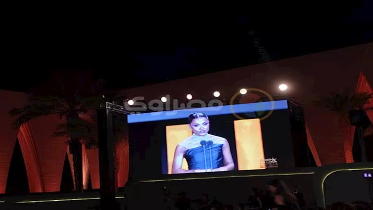 تقدم الحفل ناردين فرج.. انطلاق ختام مهرجان الجونة السينمائي بعزف السلا