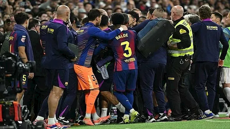 تدخل الشرطة وسخرية من لامين.. ماذا حدث بعد مباراة ريال مدريد وبرشلونة؟