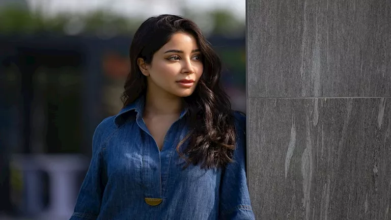 أسيل عمران تتألق بفستان ساحر.. إليك تفاصيل الإطلالة