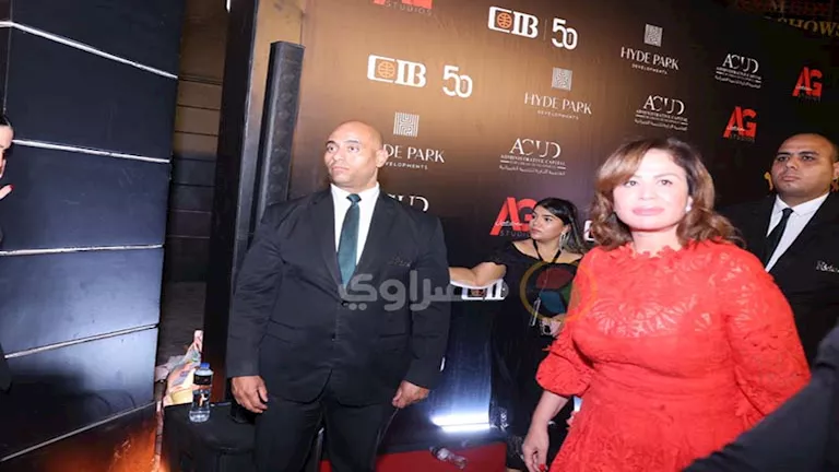 بفستان أحمر.. إلهام شاهين في افتتاح مسرحية “أم كلثوم” بحضور نجوم الفن
