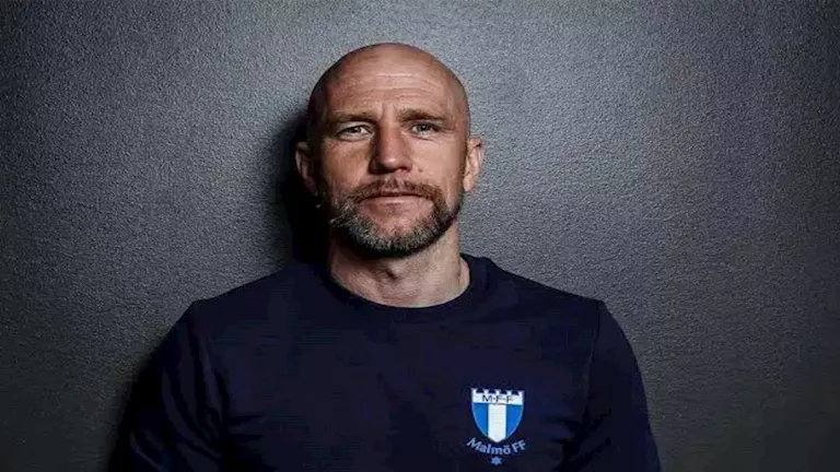 هل اقترب الأهلي من التعاقد مع المدرب السويدي هنريك ريدستروم ؟