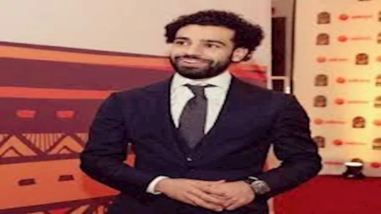 “البيرث دي جيرل”.. محمد صلاح يحتفل بعيد ميلاد مكة في المنزل