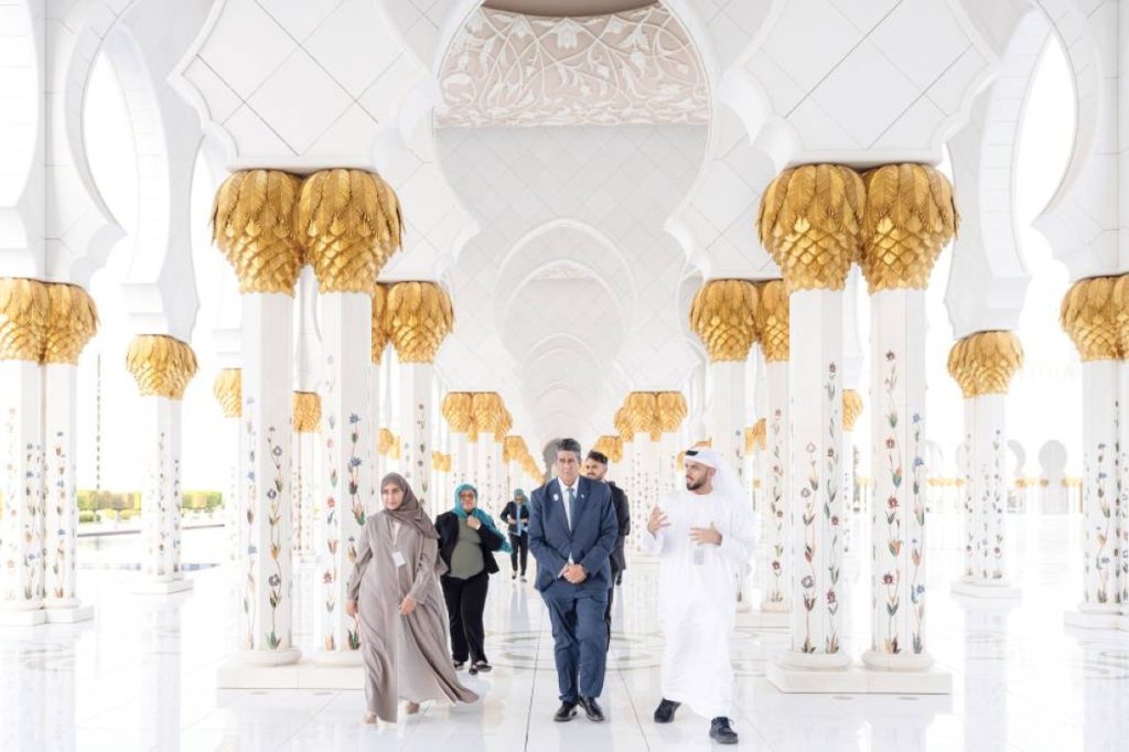 رئيس بالاو يزور جامع الشيخ زايد الكبيرفي أبوظبي