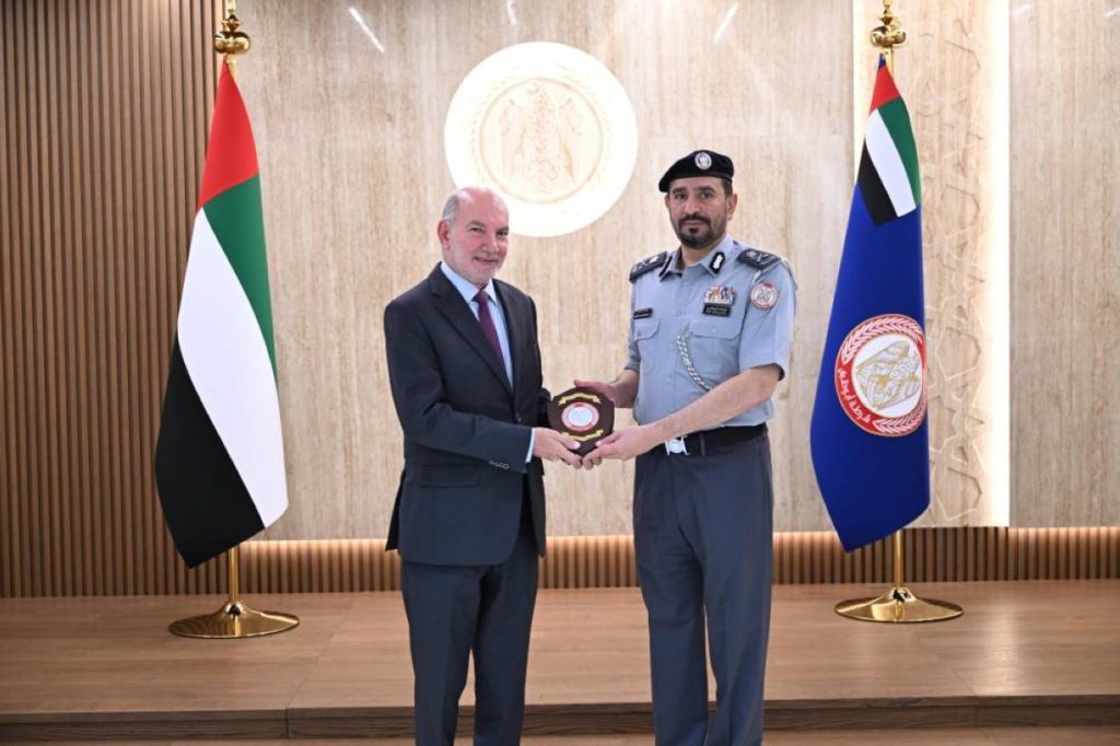 شرطة أبوظبي وسفارة المكسيك تبحثان التعاون