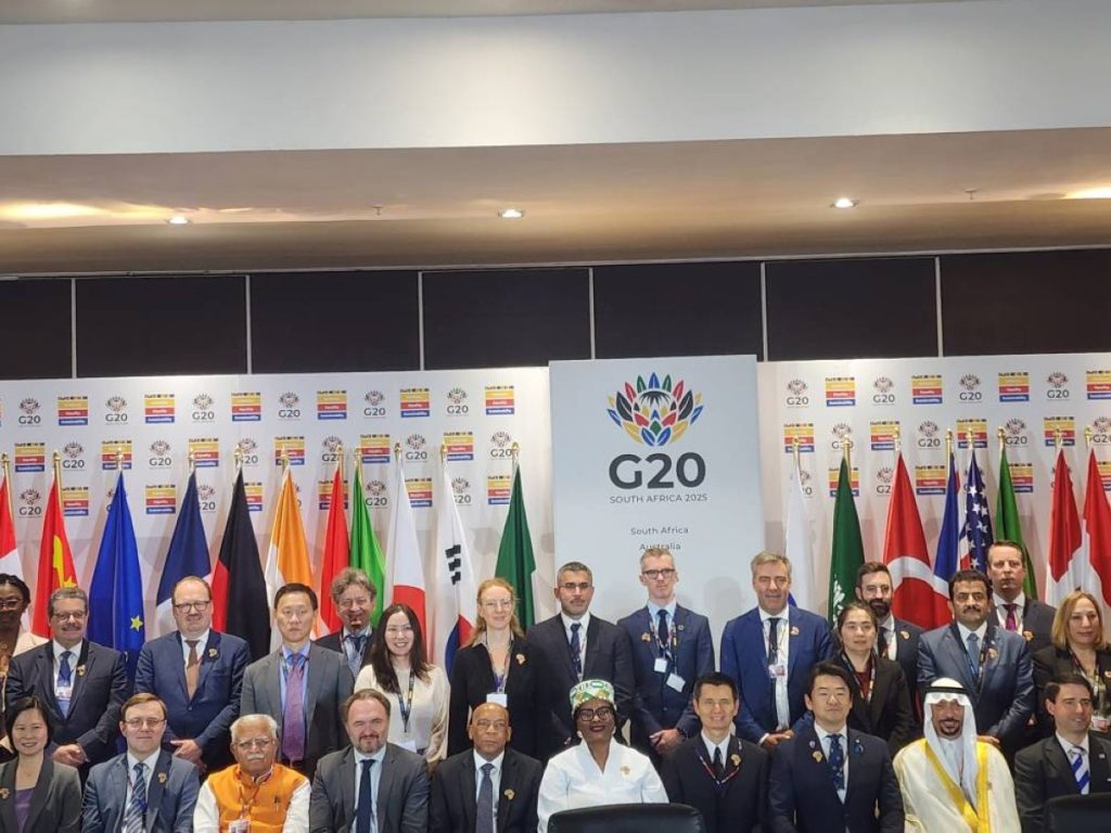 الإمارات تؤكد التزامها بتسريع التحول نحو مصادر نظيفة