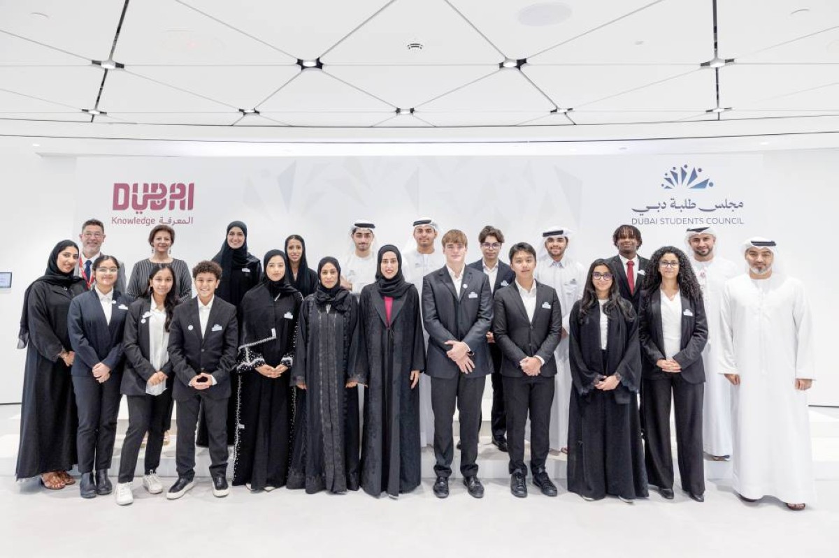 عائشة ميران وأعضاء مجلس طلبة دبي