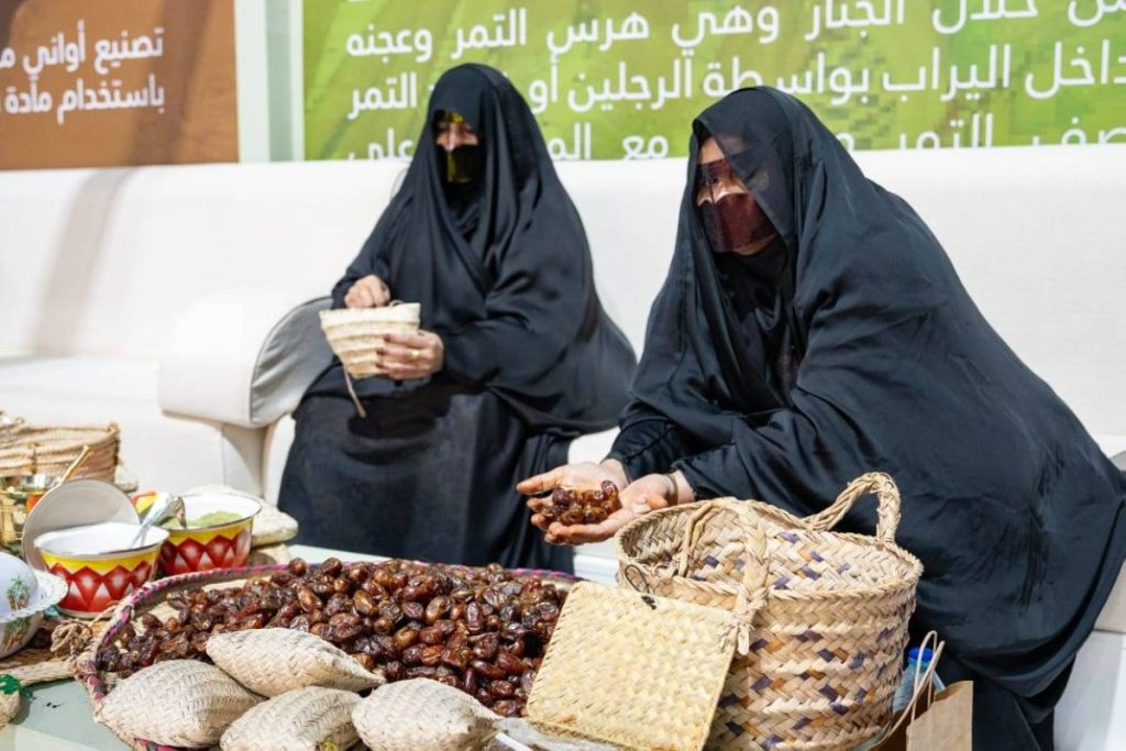 مهرجان ومزاد الظفرة للتمور يمكّن الأسر المنتجة اقتصادياً واجتماعياً