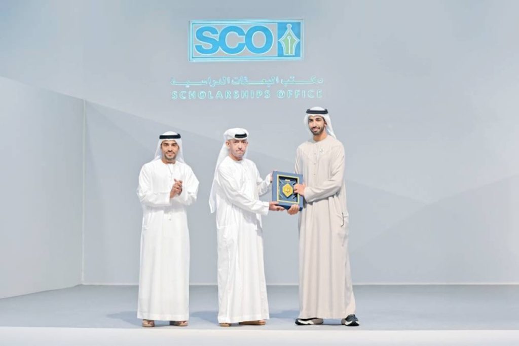 برعاية منصور بن زايد.. تخريج طلبة مكتب البعثات الدراسية المتميزين علمياً